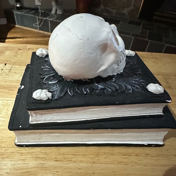 Halloween decor - Picture 3 of 3